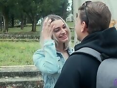 Снял на улице симпатичную блондинку BelleNiko и трахнул