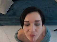 Вставил сексуальной милфе и обкончал лицо