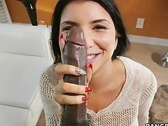 Romi Rain берет громадный черный член