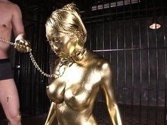 Трахнул грудастую азиатку в золотой краске